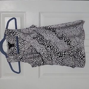 White House Black Market Sleeveless Ruffled Hidden Side Zip Animal Print Top XXS